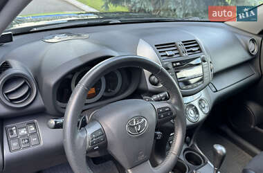 Внедорожник / Кроссовер Toyota RAV4 2011 в 