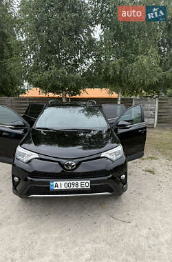 Позашляховик / Кросовер Toyota RAV4 2018 в 
