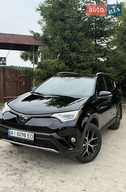 Позашляховик / Кросовер Toyota RAV4 2018 в 