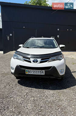 Позашляховик / Кросовер Toyota RAV4 2015 в Тернополі