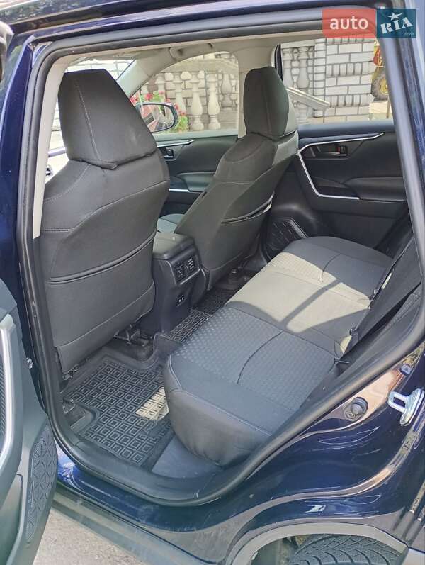 Позашляховик / Кросовер Toyota RAV4 2019 в Врадіївці