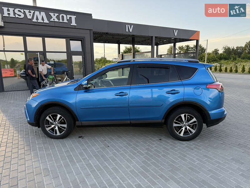 Внедорожник / Кроссовер Toyota RAV4 2017 в Золочеве