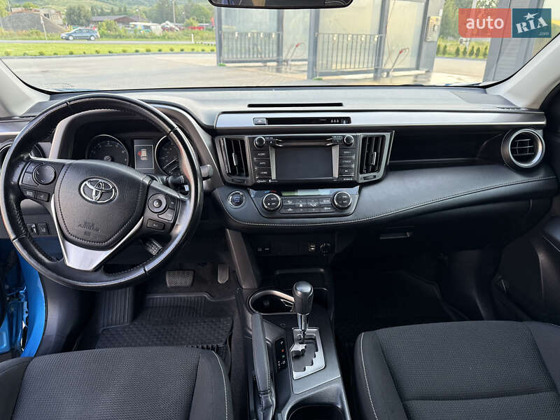 Внедорожник / Кроссовер Toyota RAV4 2017 в Золочеве