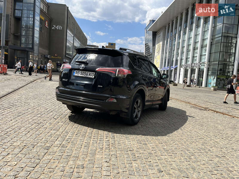 Позашляховик / Кросовер Toyota RAV4 2016 в Дніпрі