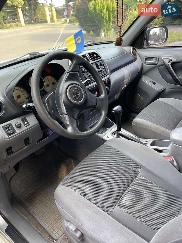 Внедорожник / Кроссовер Toyota RAV4 2002 в Фастове