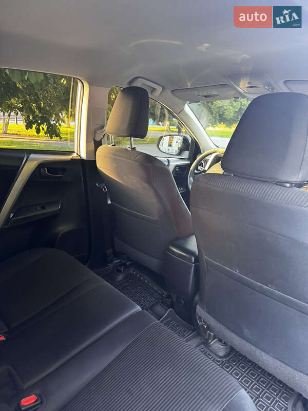 Позашляховик / Кросовер Toyota RAV4 2017 в Ромнах