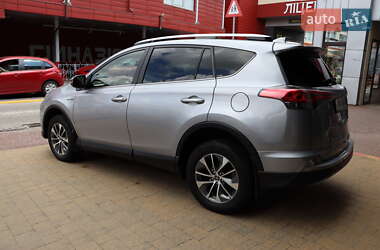 Внедорожник / Кроссовер Toyota RAV4 2018 в 