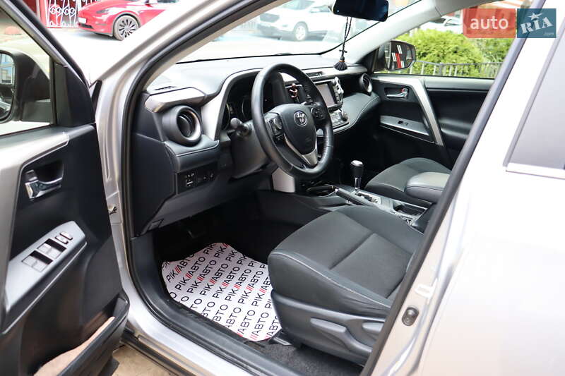 Позашляховик / Кросовер Toyota RAV4 2018 в Львові