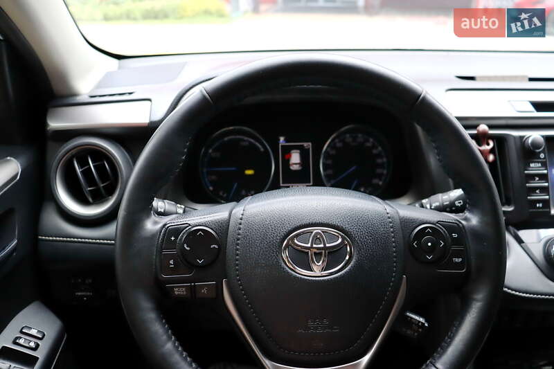 Позашляховик / Кросовер Toyota RAV4 2018 в Львові