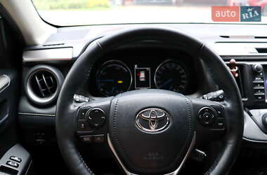 Внедорожник / Кроссовер Toyota RAV4 2018 в 