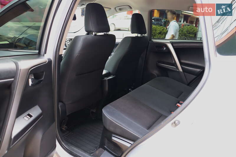 Позашляховик / Кросовер Toyota RAV4 2018 в Львові