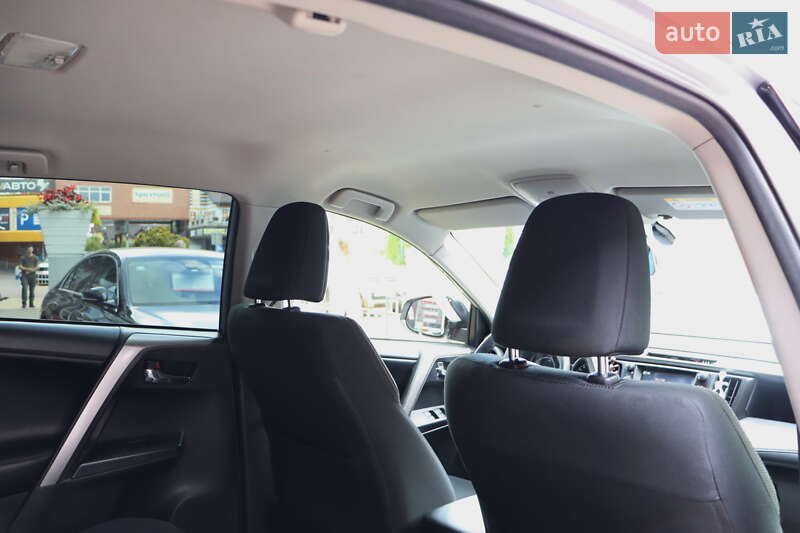 Позашляховик / Кросовер Toyota RAV4 2018 в Львові