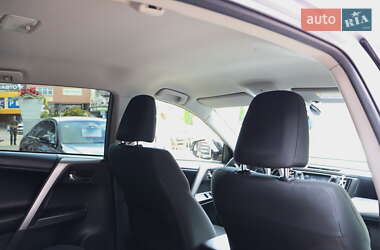 Внедорожник / Кроссовер Toyota RAV4 2018 в 