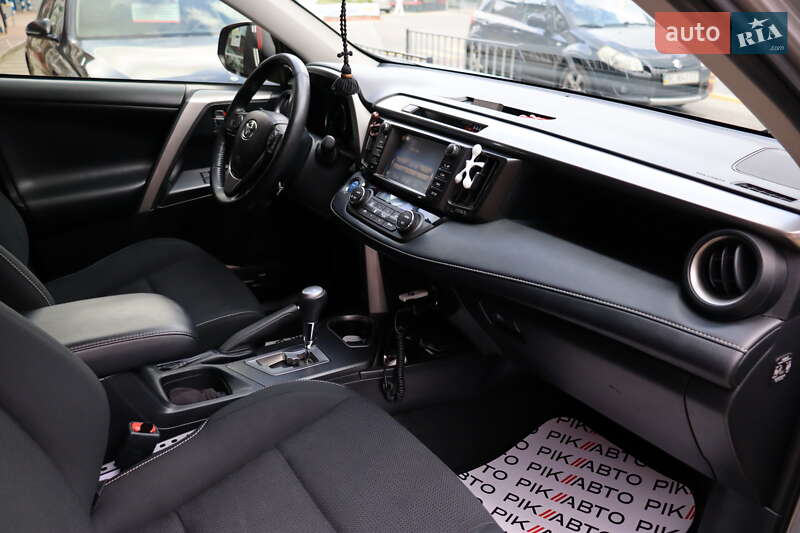 Позашляховик / Кросовер Toyota RAV4 2018 в Львові