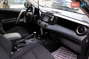Внедорожник / Кроссовер Toyota RAV4 2018 в 