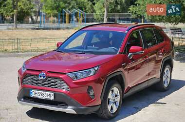 Внедорожник / Кроссовер Toyota RAV4 2019 в 