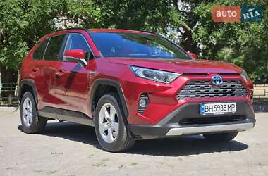 Внедорожник / Кроссовер Toyota RAV4 2019 в 