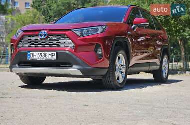 Внедорожник / Кроссовер Toyota RAV4 2019 в 
