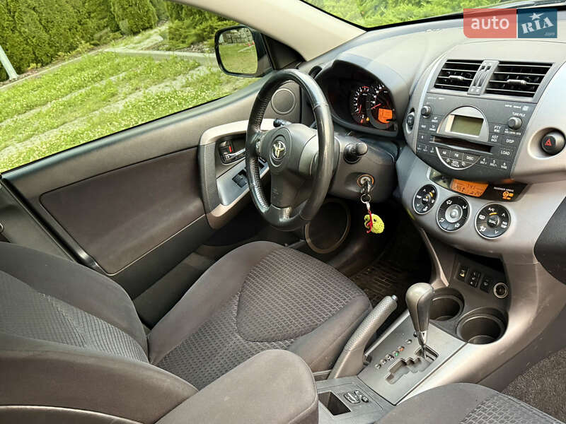 Позашляховик / Кросовер Toyota RAV4 2008 в Харкові