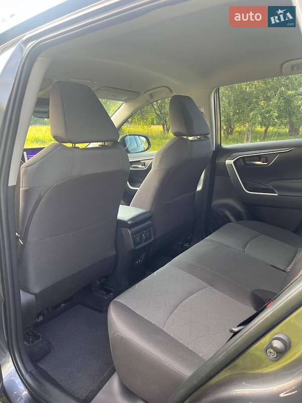 Позашляховик / Кросовер Toyota RAV4 2024 в Білопіллі