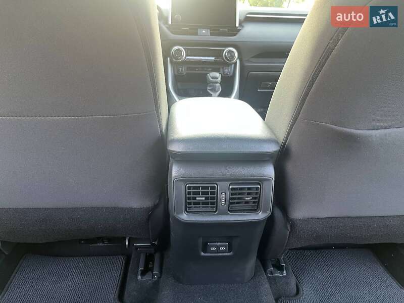 Позашляховик / Кросовер Toyota RAV4 2024 в Білопіллі