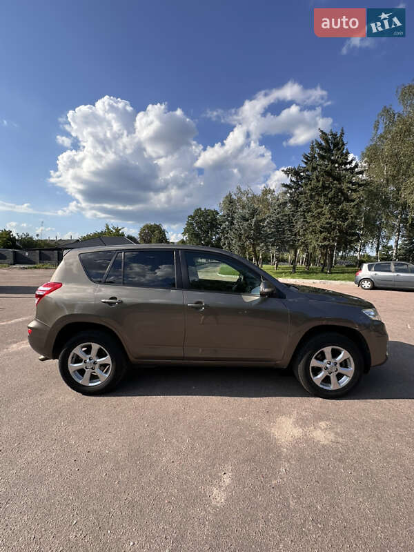 Toyota RAV4 2011