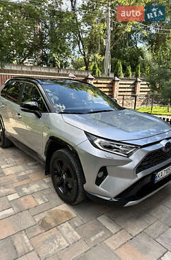 Внедорожник / Кроссовер Toyota RAV4 2020 в Киеве