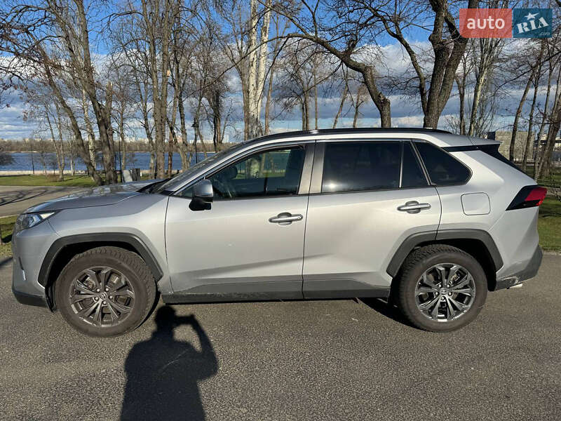 Внедорожник / Кроссовер Toyota RAV4 2022 в Киеве