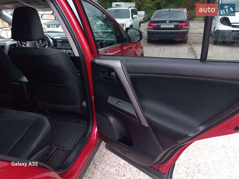 Позашляховик / Кросовер Toyota RAV4 2016 в Дніпрі