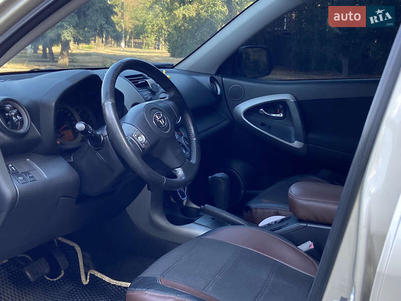 Позашляховик / Кросовер Toyota RAV4 2006 в Миколаєві