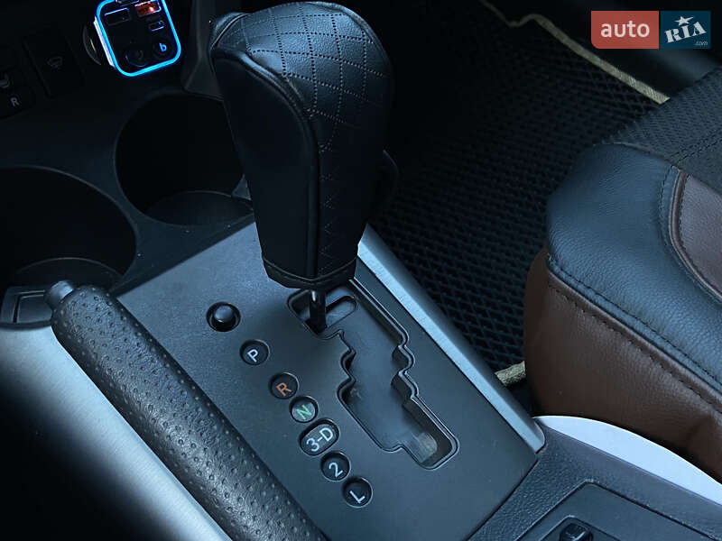 Позашляховик / Кросовер Toyota RAV4 2006 в Миколаєві