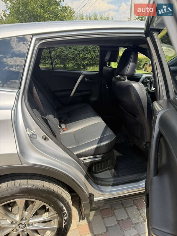 Позашляховик / Кросовер Toyota RAV4 2016 в Кропивницькому