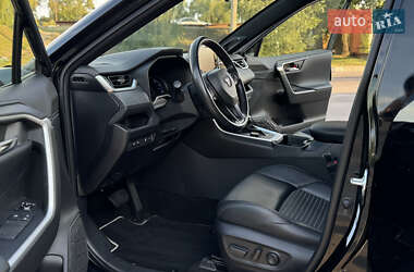 Внедорожник / Кроссовер Toyota RAV4 2020 в 