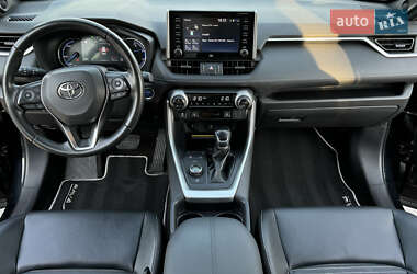 Внедорожник / Кроссовер Toyota RAV4 2020 в 