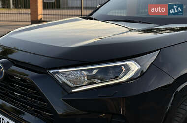 Внедорожник / Кроссовер Toyota RAV4 2020 в 