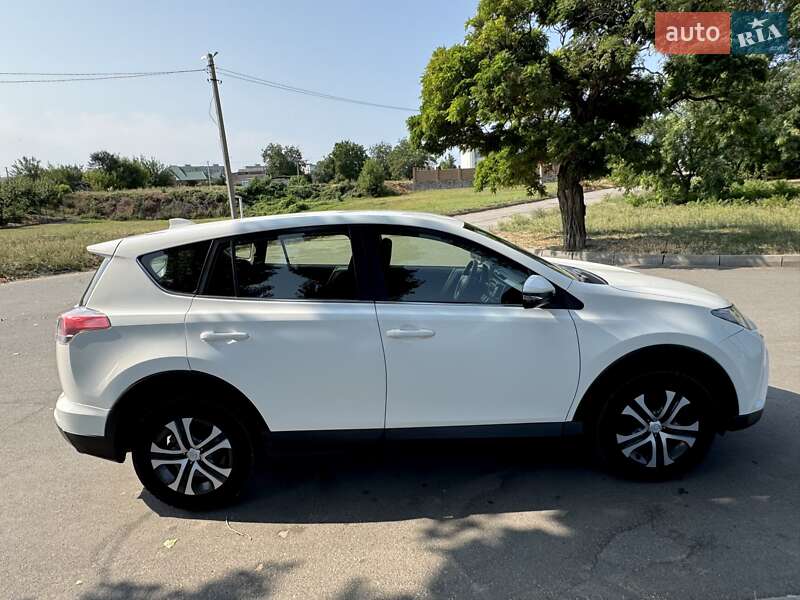 Внедорожник / Кроссовер Toyota RAV4 2018 в Верхнеднепровске фото 10 Внедорожник / Кроссовер Toyota RAV4 2018 в Верхнеднепровске