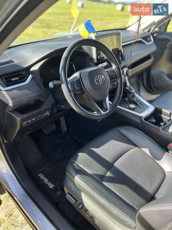 Позашляховик / Кросовер Toyota RAV4 2019 в Кременчуці