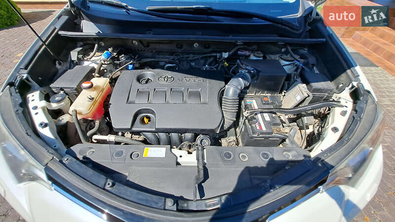 Внедорожник / Кроссовер Toyota RAV4 2016 в Ужгороде