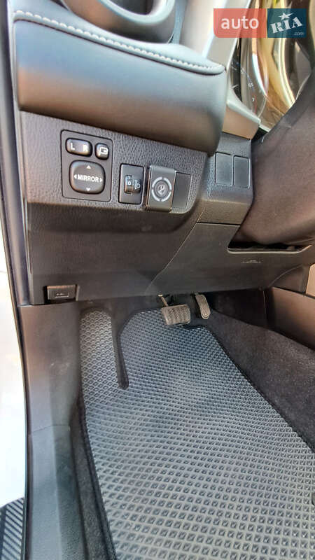 Внедорожник / Кроссовер Toyota RAV4 2016 в Ужгороде