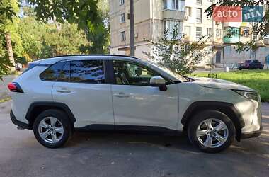 Внедорожник / Кроссовер Toyota RAV4 2019 в Киеве