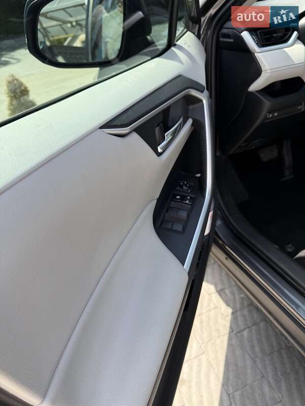 Позашляховик / Кросовер Toyota RAV4 2021 в Тернополі фото 17 Позашляховик / Кросовер Toyota RAV4 2021 в Тернополі