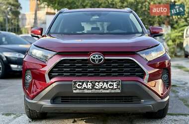 Внедорожник / Кроссовер Toyota RAV4 2019 в 