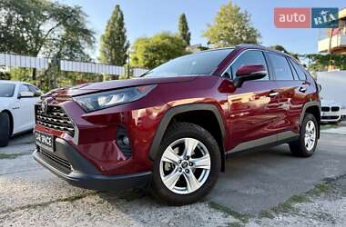 Внедорожник / Кроссовер Toyota RAV4 2019 в 