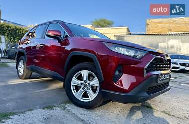 Внедорожник / Кроссовер Toyota RAV4 2019 в 