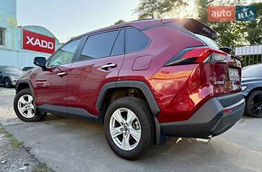 Внедорожник / Кроссовер Toyota RAV4 2019 в 