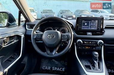 Внедорожник / Кроссовер Toyota RAV4 2019 в 