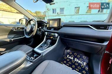 Внедорожник / Кроссовер Toyota RAV4 2019 в 