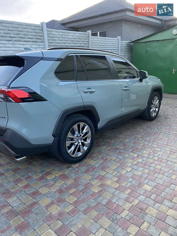 Позашляховик / Кросовер Toyota RAV4 2021 в Харкові