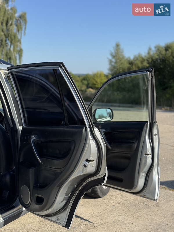 Позашляховик / Кросовер Toyota RAV4 2005 в Деражні