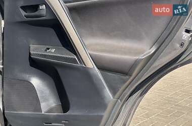 Внедорожник / Кроссовер Toyota RAV4 2013 в 